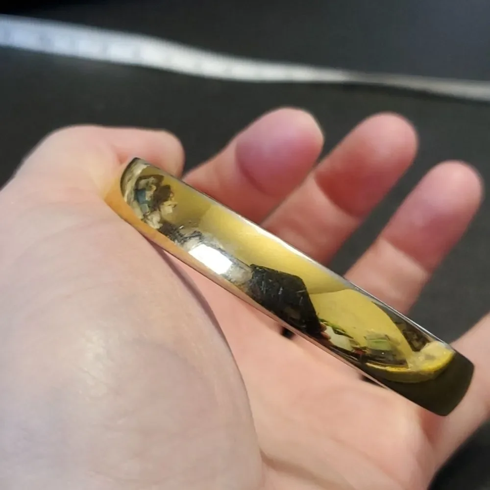 Monet gold tone bangle bracelet 7.75
